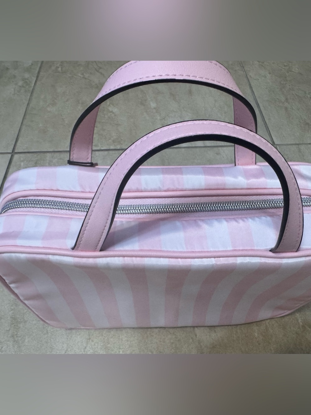 VICTORIA'S SECRET Travel Hanging Toiletry Bag - Picture 6 of 13